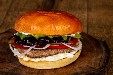Sulu lezzetli burger beef ve peynir