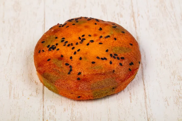 Smaczne Muffin Nad Podłoże Drewniane — Zdjęcie stockowe