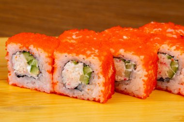 Lezzetli California sushi roll seti