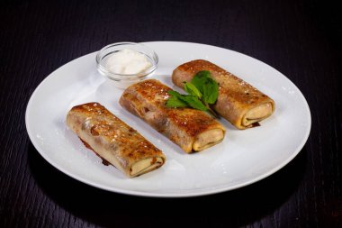 Lezzetli gözleme süzme peynir rulo