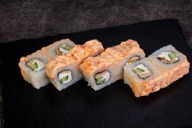 Japon geleneksel rulo somon ile