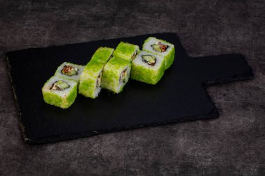 Yılan balığı ile Japon geleneksel rulo