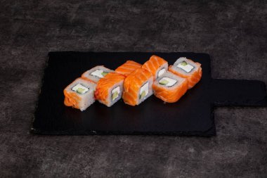 Japon geleneksel rulo somon ile