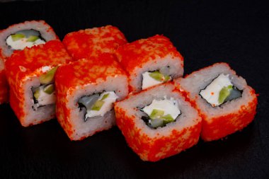 Karides ile Japon geleneksel rulo