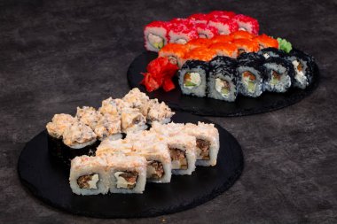 Japon Suşi ile çeşitli madde ayarla