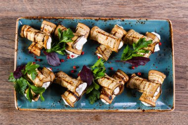 Patlıcan peynir maydanoz hizmet ile rulo