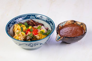 Sos ve otlar ile Yengeç poke