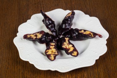 Beyaz traditionak cevizli fındıklı sucuk