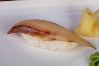 Japon soğuk suşi sarıkuyruk ile