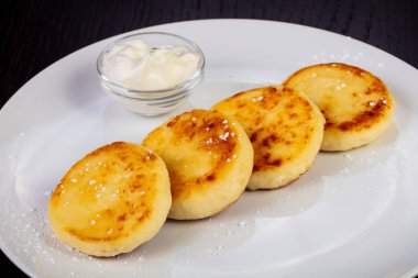 ekşi krema ile lezzetli cheesecakes