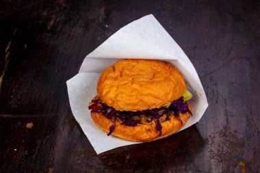 Burger çekti domuz eti ve lahana