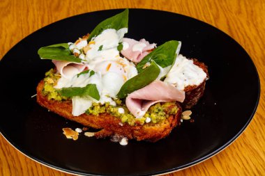 Jambon ve Peynirli börek