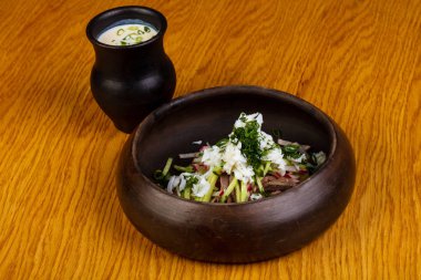 Kefir ile Okroshka soğuk çorba