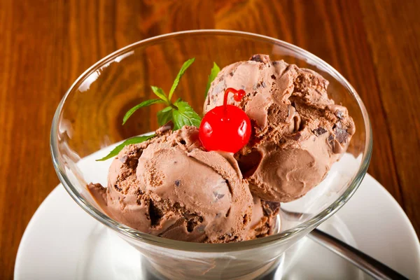 Helado Chocolate Con Menta Cereza — Foto de Stock