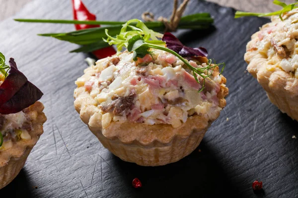 Canapé Ensalada Ruso Con Hierbas —  Fotos de Stock