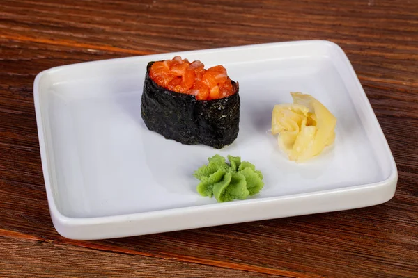 Gunkan Sushi Japonés Con Salmón — Foto de Stock