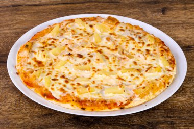 Ananas pizza peyniri ile