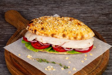 Tavuk göğsü ve sebze ile gözleme