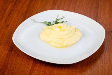 Lezzetli patates püresi otlar ile