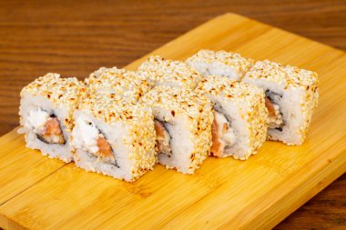 Lezzetli Alaska ile susam rulo