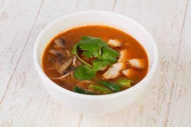 Tom yam tavuk çorbası