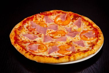 Lezzetli Prosciutto pizza jambon ve domates ile