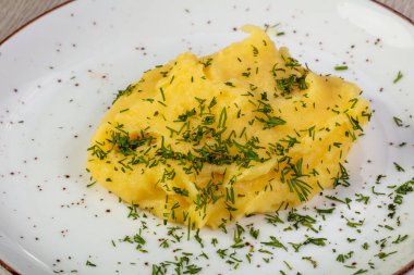 Plaka dereotu ile patates ezdim