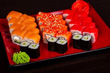 Japon geleneksel rulo ve suşi ayarla