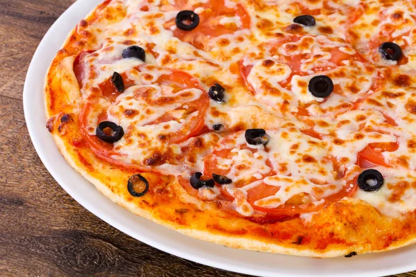 Pizza Margarita Con Aceitunas Tomate Queso — Foto de Stock