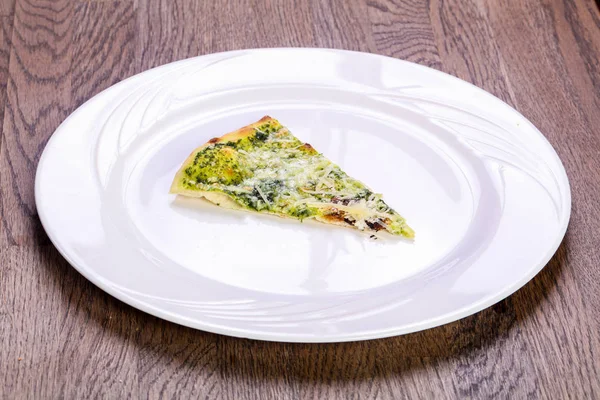Pizza Med Pesto Och Ost — Stockfoto