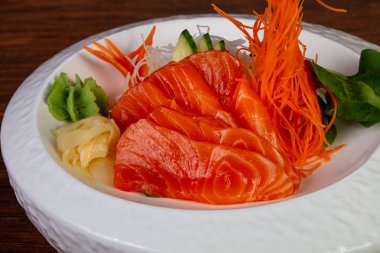 Japon soğuk sashimi somon ile