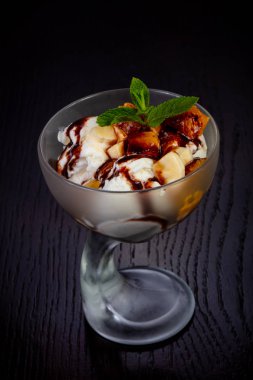 Karamel, şeftali ve muz ile lezzetli dondurma alıntılar