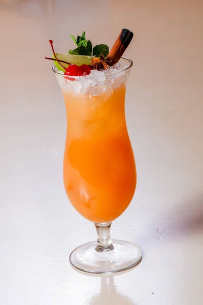 Cocktail Tequila Sunrise Com Hortelã — Fotografia de Stock