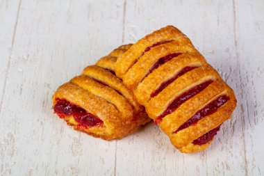 Tatlı tastu topuz reçel ile