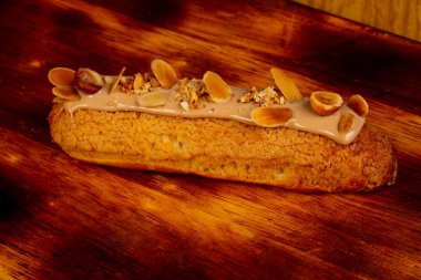 Tatlı lezzetli pasta krema ile 