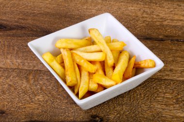 Patates kızartması patates ahşap arka plan üzerinde