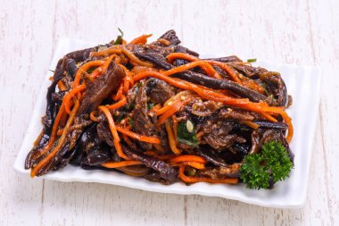 Kabın içinde turşu turşusu patlıcan