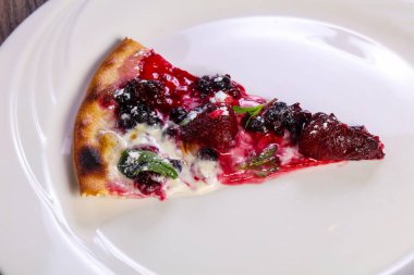 Meyve vegetarin pizza çocuklar için