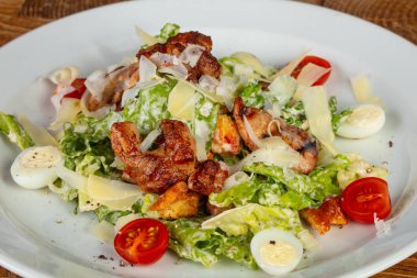 Tavuk lezzetli Sezar salatası