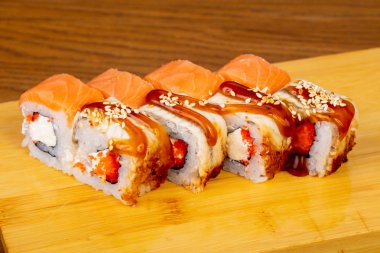 Philadelphia ve yılan balığı rulo lezzetli düet