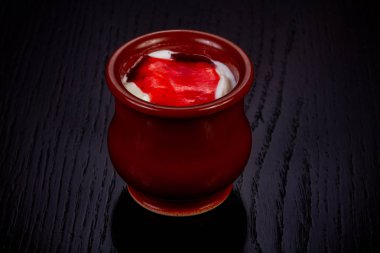 Delicious çilekli dondurma saksı 