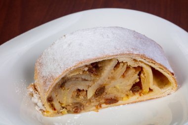 Plaka elmalı turta strudel