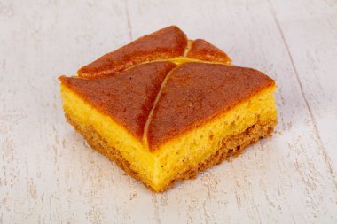 Lezzetli pandispanya ower ahşap arka plan