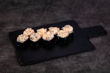 Yengeç eti ile Japon rulo