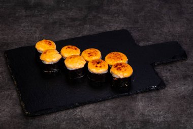 Japonca rulo ile pirinç pişmiş