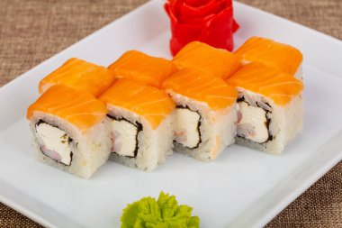 Japon soğuk geleneksel somon roll