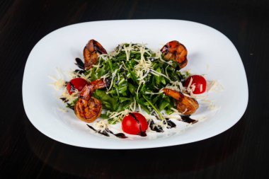 Salata karides ve rucola