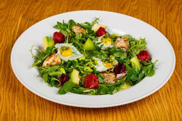 Salada Com Ovos Galinha Codorniz — Fotografia de Stock