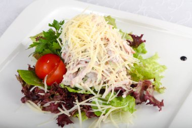 Jambon ve parmesan peyniri salatası