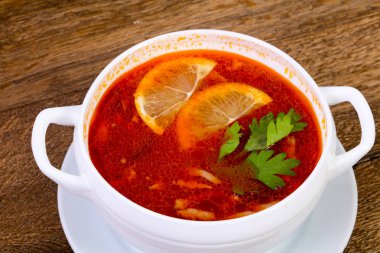 Limon serbed maydanoz çorbası Solyanka